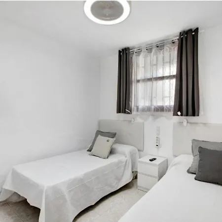 Fayser 108, 2 Bedrooms, Ac, Steps To Beach