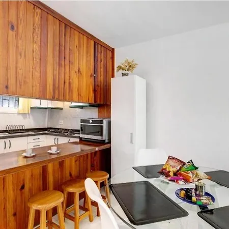 Fayser 108, 2 Bedrooms, Ac, Steps To Beach